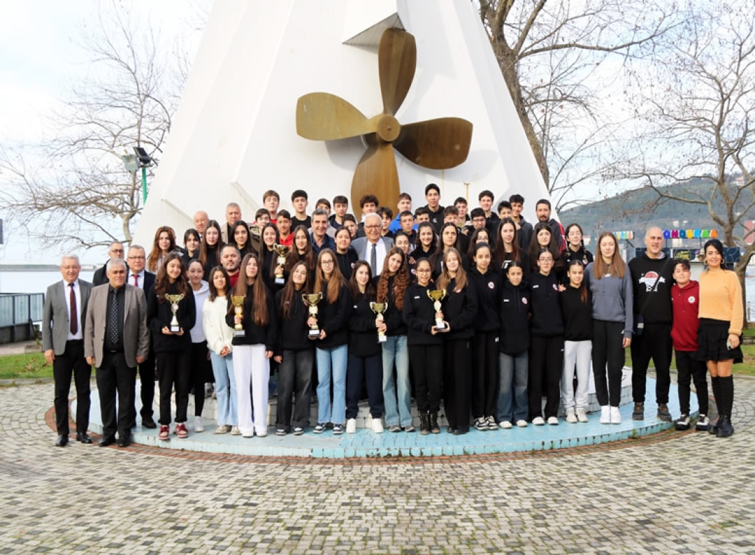 Başkan Posbıyık, Belediyespor Basketbol Alt Yapı Sporcularını Ağırladı