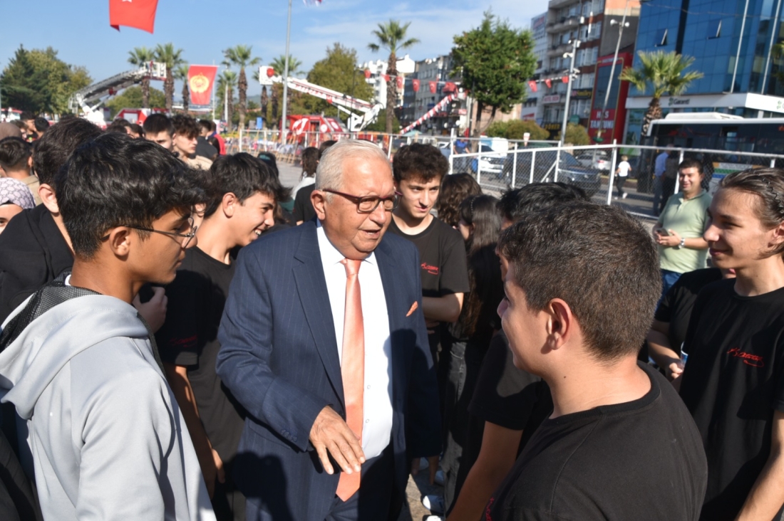 Başkan Posbıyık, Gençlere Cumhuriyet Bayramında Konser Sözü Verdi