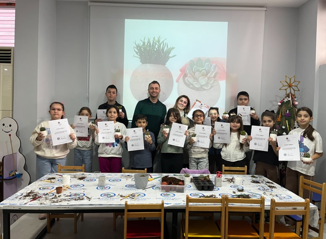 Beton Saksı Yapımı Ve Bitki Süsleme Atölyesi Yeniden Düzenlendi