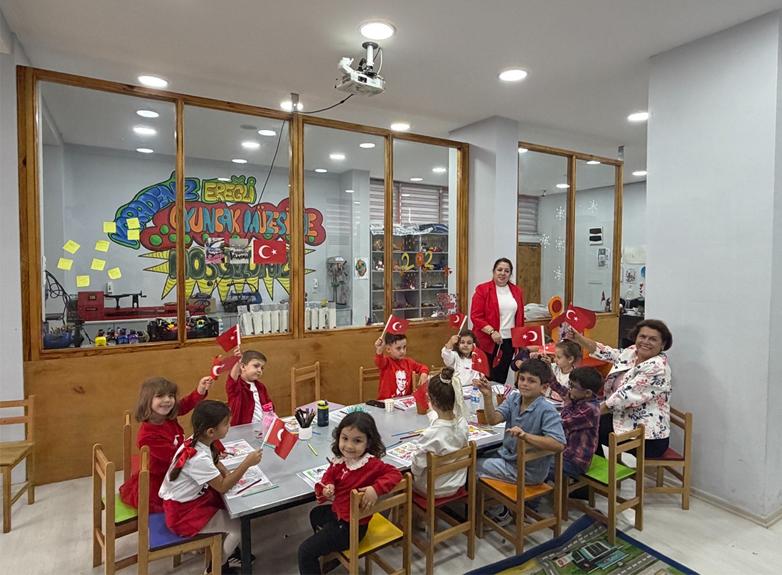 Cumhuriyet Coşkusu Oyuncak Müzesi’nde Çocuklarla Buluştu