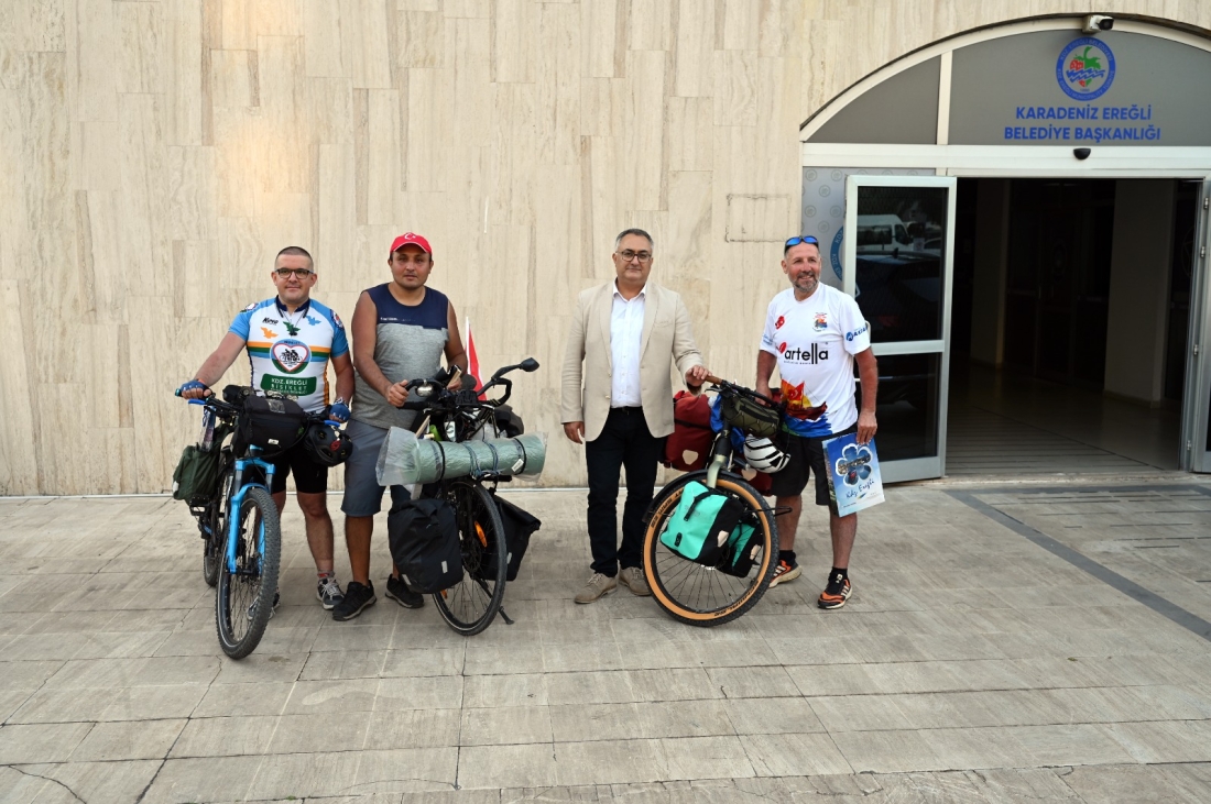 İnebolu’ya Pedal Çeviren Bisikletçiler, Kdz. Ereğli Belediyesi’ni Ziyaret Etti