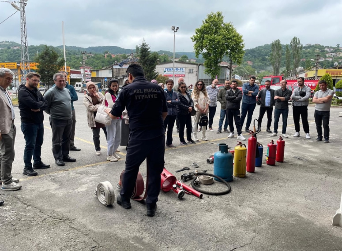 İtfaiye, Öğretmenlere Yangın Eğitimi Kursu Veriyor