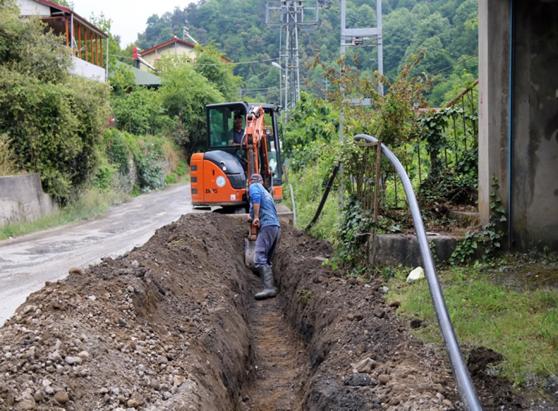 Kavakderesi’nde İçme Suyu Hattı Çalışmaları Sürüyor