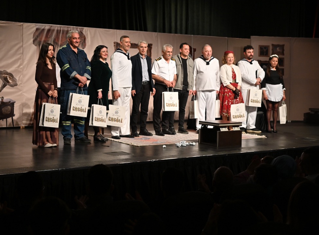 “Süt Kardeşler”  Alkış aldı...