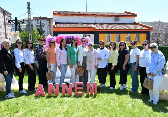 Anneler Hem Eğlendi Hem Sanatla Buluştu