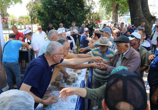 Kdz. Ereğli Belediyesi, Binlerce Aşure Dağıttı