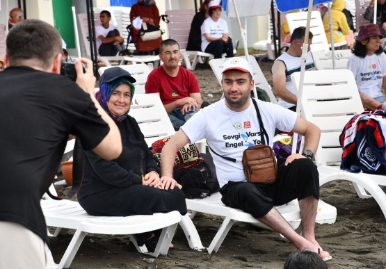 Bolu’dan Gelen Engelli Bireyler Sevgi Barış Plajında Unutulmaz Bir Gün Geçirdi