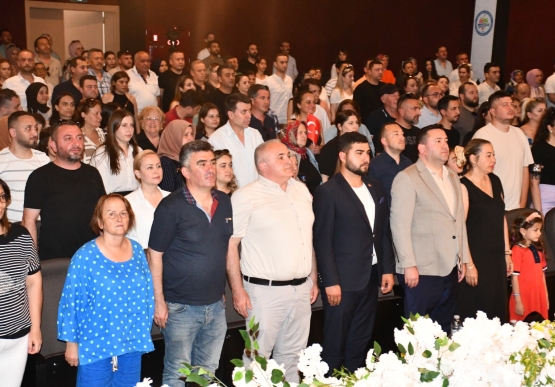 Sevgi Barış Dostluk Kreşi Miniklerinden Yıl Sonu Gösterisi