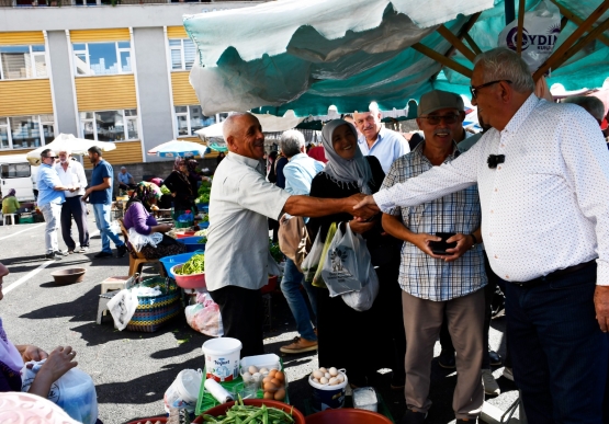 Cumartesi Pazarında Yüzler Gülüyor