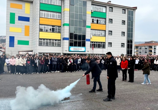 Kdz. Ereğli Belediyesi 1030 Kişiyi Deprem Tatbikatlarıyla Bilgilendirdi