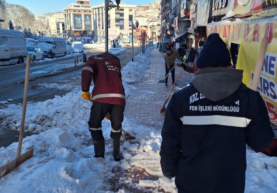Kdz. Ereğli’de Yollar Ve Kaldırımlar Kardan Temizleniyor