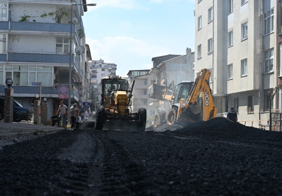 200 Milyon Liralık Dev Asfalt Hamlesinde 17 Bin Ton Sıcak Asfalt Yollarla Buluştu