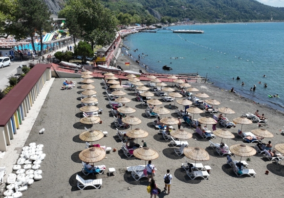 Mavi Bayraklı Barış Plajı'nda 300 Kişilik Ek Alan Vatandaşların Hizmetine Sunuldu