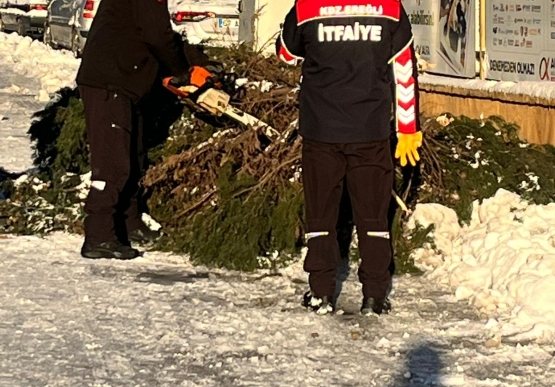 Kdz. Ereğli’de Yollar Ve Kaldırımlar Kardan Temizleniyor