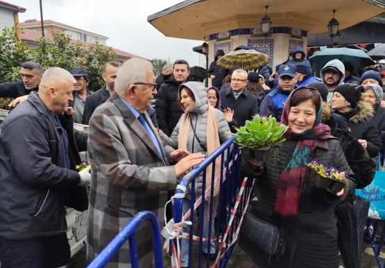 Kdz. Ereğli, Soğuk Ve Yağışlı Havaya Rağmen Şehir Mezarlığında Duada Buluştu