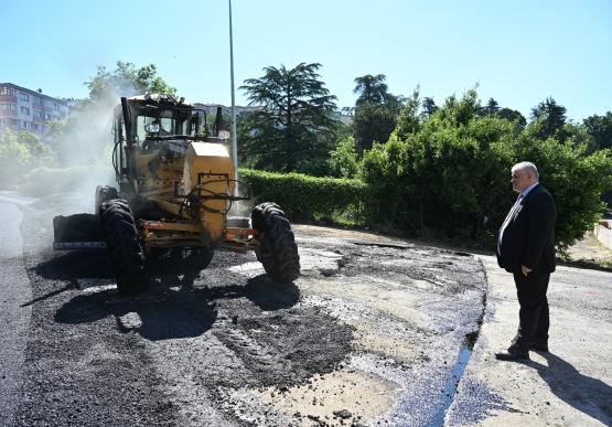 200 Derece Sıcakta Çalışan Asfalt İşçilerine Tatlı Ve Meşrubat İkramında Bulunuldu