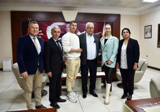 Kdz. Ereğli Belediye Meclisi, Vücut Geliştirme Avrupa Şampiyonunu Cumhuriyet Altını İle Ödüllendirdi
