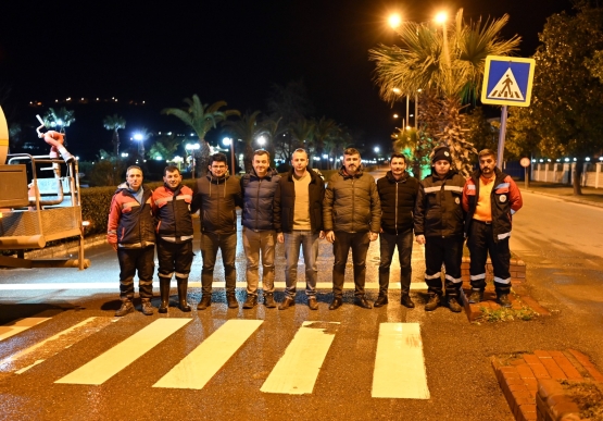 Kdz. Ereğli Belediyesi Her Gece Yollarda Çamur Temizliyor