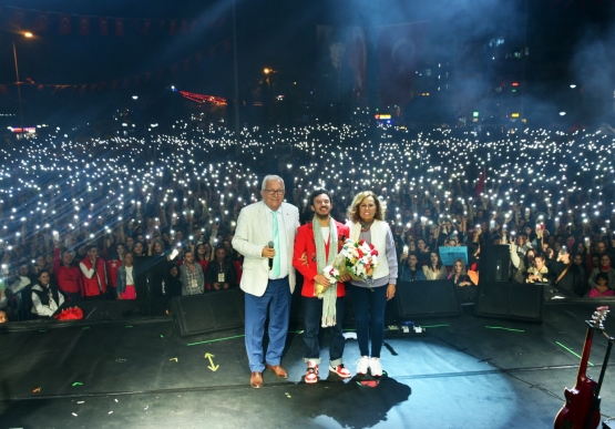 Buray Ve Betül Demir, Cumhuriyetin 100. Yılında Kdz. Ereğli’de Sahne Aldı