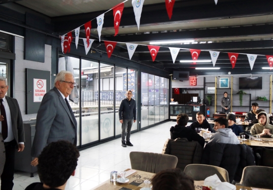 Başkan Posbıyık, Belediyespor Basketbol Alt Yapı Sporcularını Ağırladı