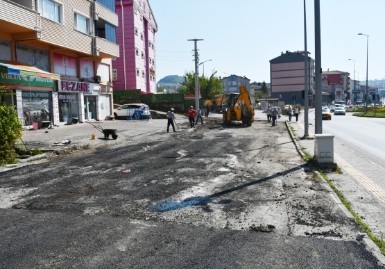 Başkan Posbıyık: Tek Asfalt Döken Biziz! Kendi Öz Sermayemizle Asfalt Döküyoruz