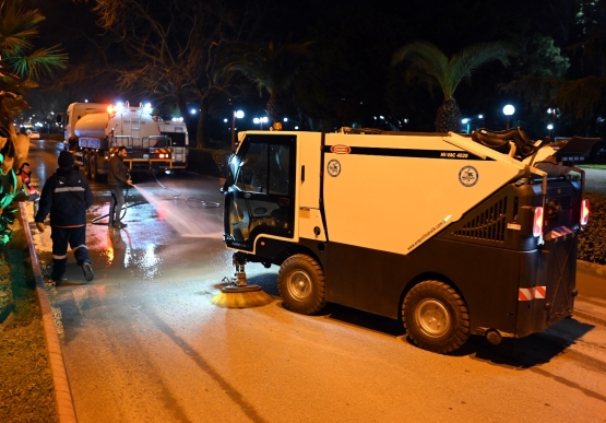 Kdz. Ereğli Belediyesi Her Gece Yollarda Çamur Temizliyor