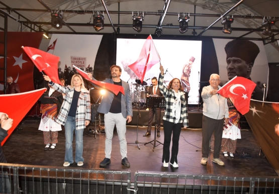 Cumhuriyetin Kalesi Kdz. Ereğli’de, On Binler Sokaktaydı