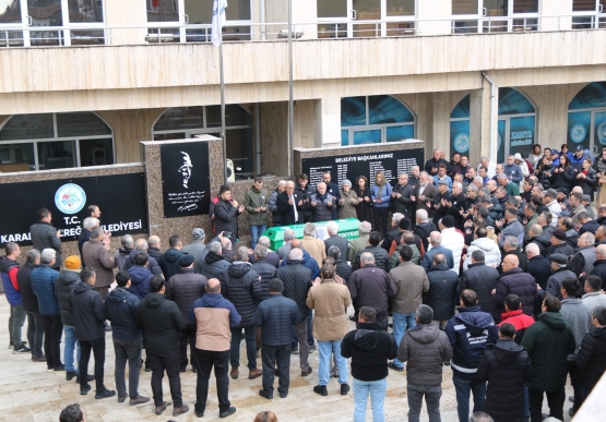 Nihat Özdemir İçin Belediye Önünde Tören Düzenlendi