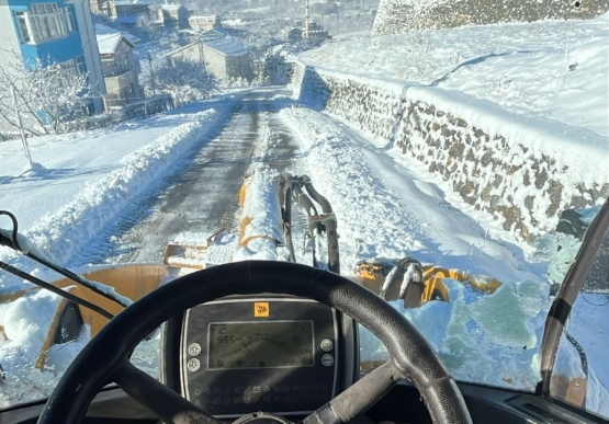 Kdz. Ereğli’de Yollar Ve Kaldırımlar Kardan Temizleniyor