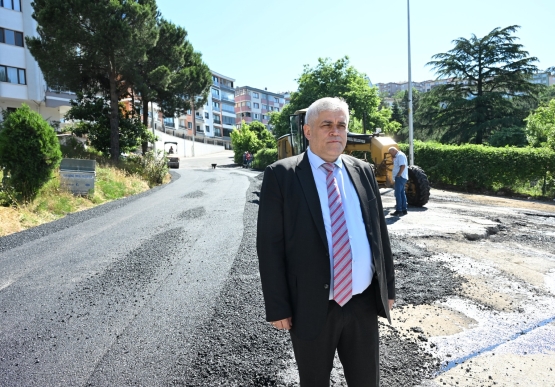 200 Derece Sıcakta Çalışan Asfalt İşçilerine Tatlı Ve Meşrubat İkramında Bulunuldu