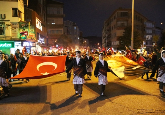 Cumhuriyetin Kalesi Kdz. Ereğli’de, On Binler Sokaktaydı