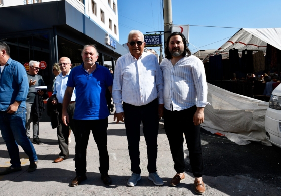 Cumartesi Pazarında Yüzler Gülüyor