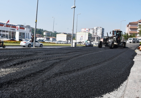Başkan Posbıyık: Tek Asfalt Döken Biziz! Kendi Öz Sermayemizle Asfalt Döküyoruz