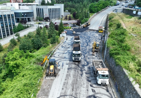 Başkan Posbıyık, Hastane Yolunda Asfalt Mesaisini Yerinde Denetledi