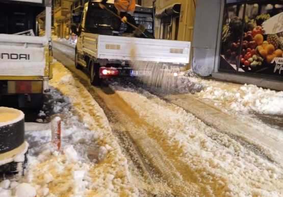 Kdz. Ereğli’de Yollar Ve Kaldırımlar Kardan Temizleniyor