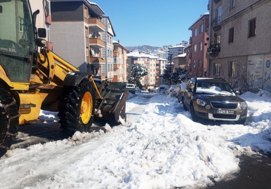 Kdz. Ereğli’de Yollar Ve Kaldırımlar Kardan Temizleniyor