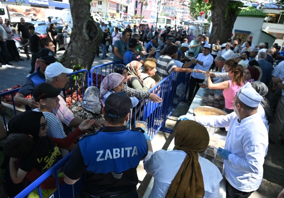 Kdz. Ereğli Belediyesi, Binlerce Aşure Dağıttı