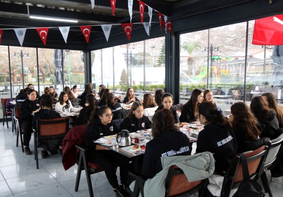 Başkan Posbıyık, Belediyespor Basketbol Alt Yapı Sporcularını Ağırladı