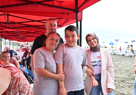 Bolu’dan Gelen Engelli Bireyler Sevgi Barış Plajında Unutulmaz Bir Gün Geçirdi