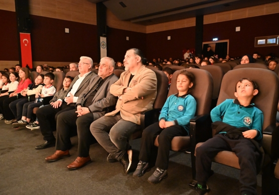 Başkan Posbıyık’tan Miniklere Bayram Hediyesi