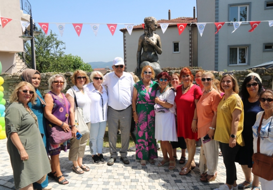 Tarihi Akkuyu Meydanı, Deniz Kızı Heykeli Ve El Ürünleri Pazarı Açıldı