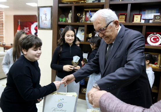 Briç Sporcularından Başkan Posbıyık’a Ziyaret