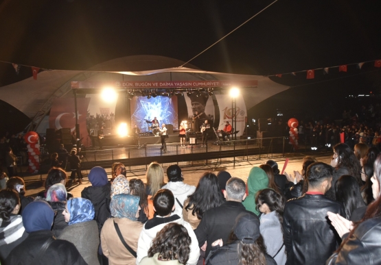 Kdz. Ereğli’de Cumhuriyet Coşkusu, Ege Konseriyle Final Yaptı