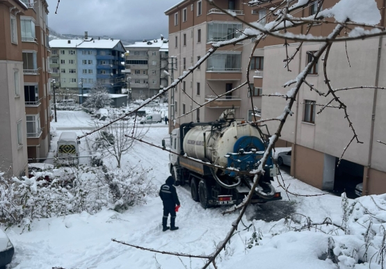 Kesintisiz Su İçin Belediye Ekipleri Sahada Çalışıyor