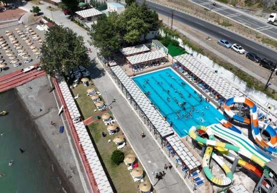 Mavi Bayraklı Barış Plajı'nda 300 Kişilik Ek Alan Vatandaşların Hizmetine Sunuldu