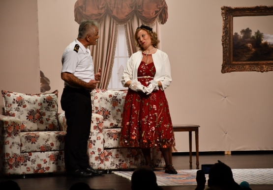 “Süt Kardeşler”  Alkış aldı...