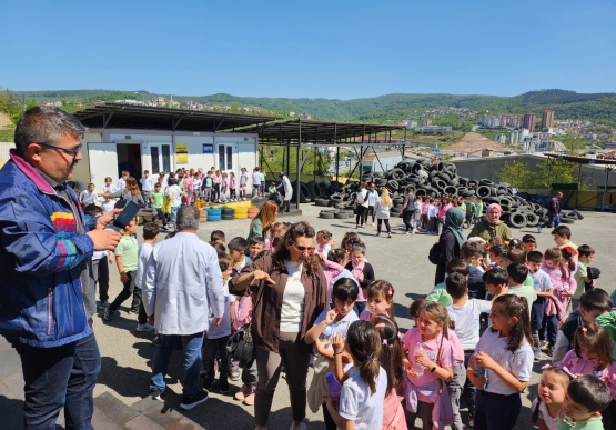 Öğrenciler, Atık Getirme Merkezi’ni Ziyaret Ettiler