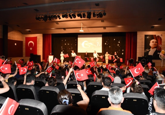 Sevgi Barış Dostluk Kreşi Miniklerinden Yıl Sonu Gösterisi