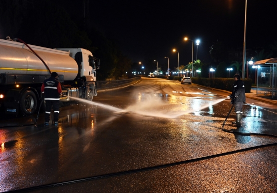 Kdz. Ereğli Belediyesi Her Gece Yollarda Çamur Temizliyor