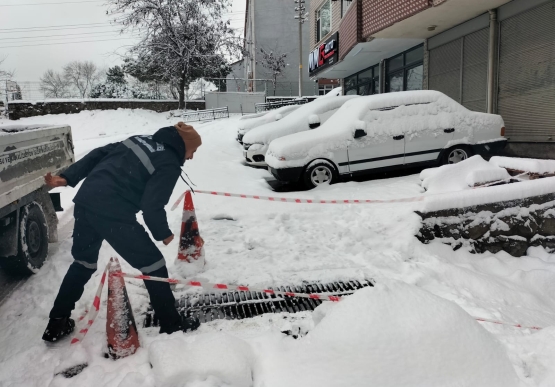 Kesintisiz Su İçin Belediye Ekipleri Sahada Çalışıyor